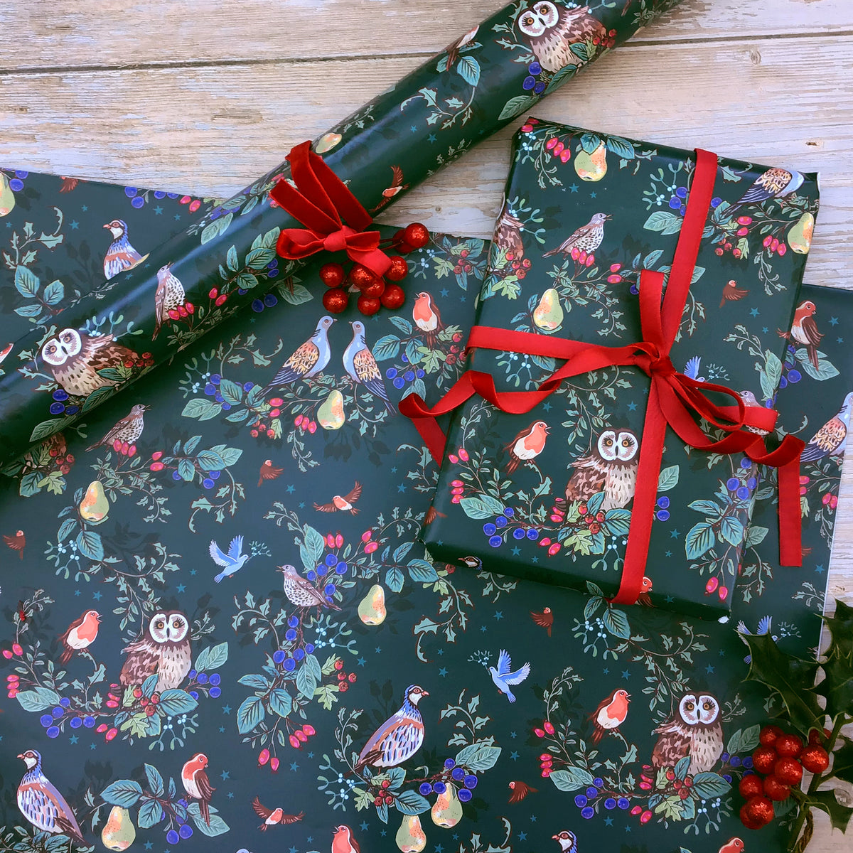 Seasons Tweetings on Dark Green Christmas Gift Wrap Pack of 2