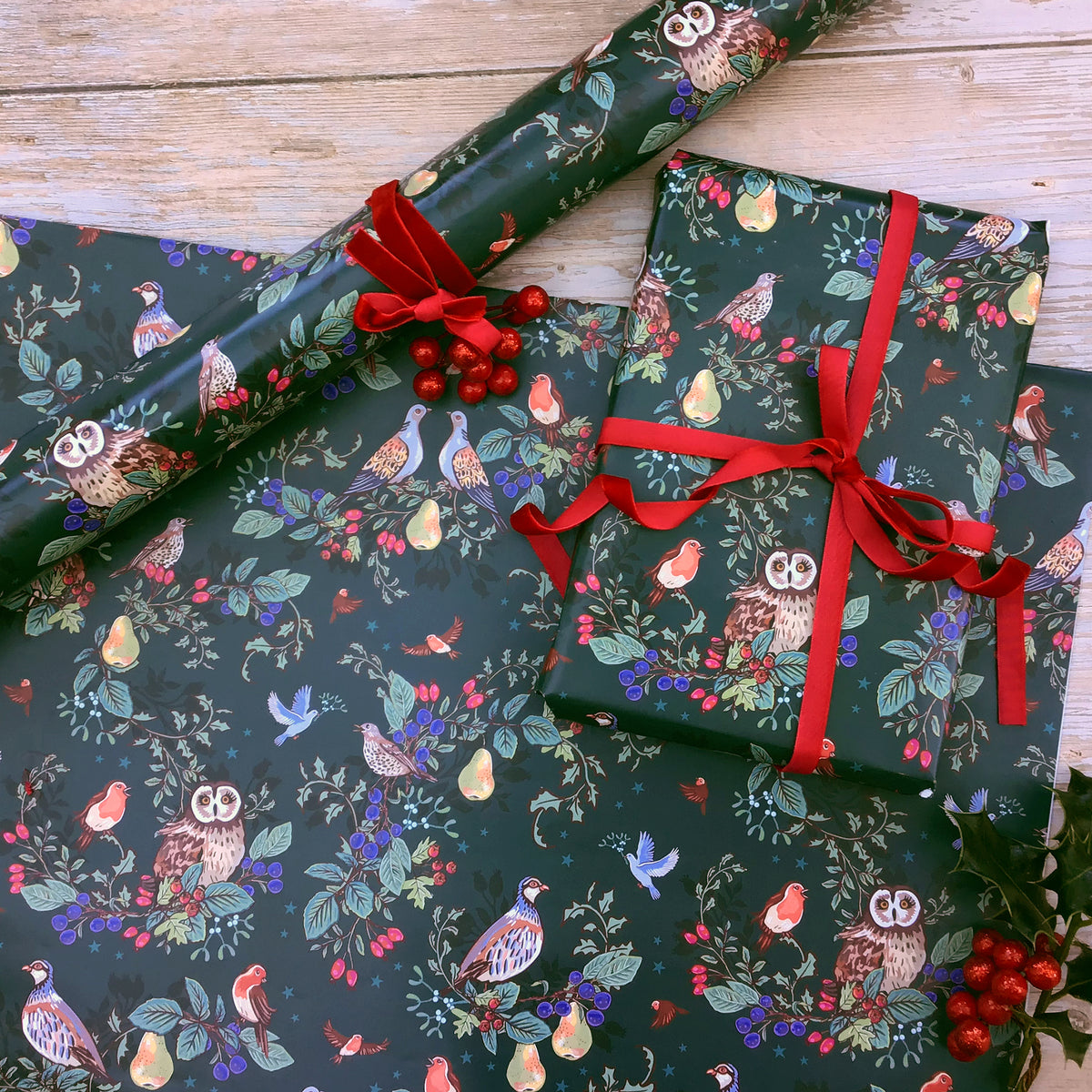 Seasons Tweetings on Dark Green Christmas Gift Wrap Pack of 2