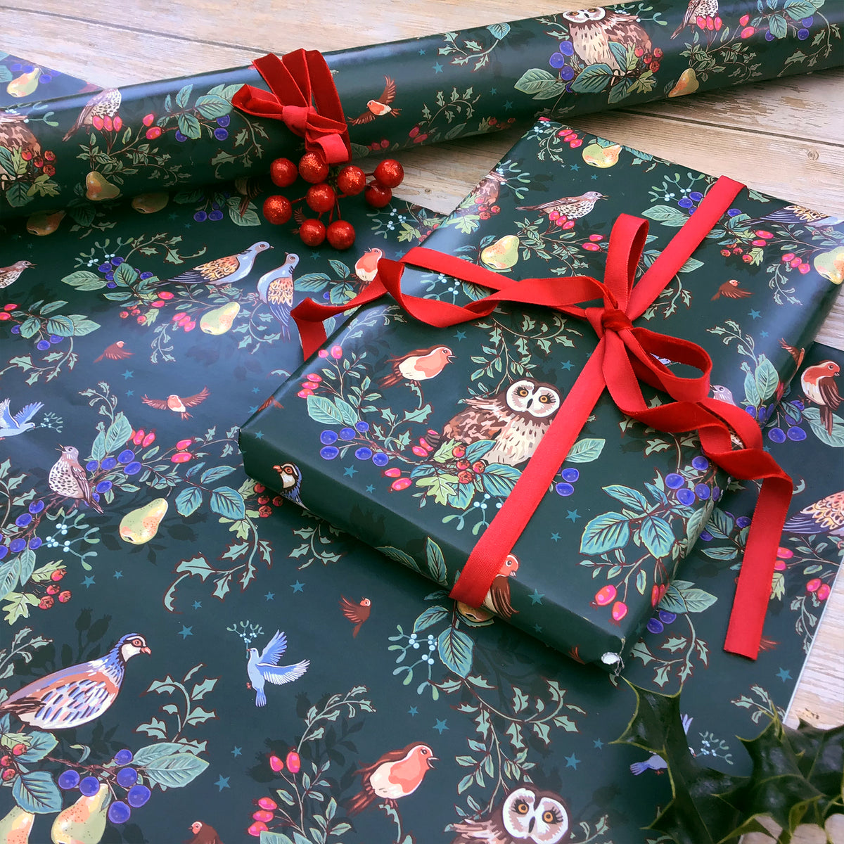 Seasons Tweetings on Dark Green Christmas Gift Wrap Pack of 2