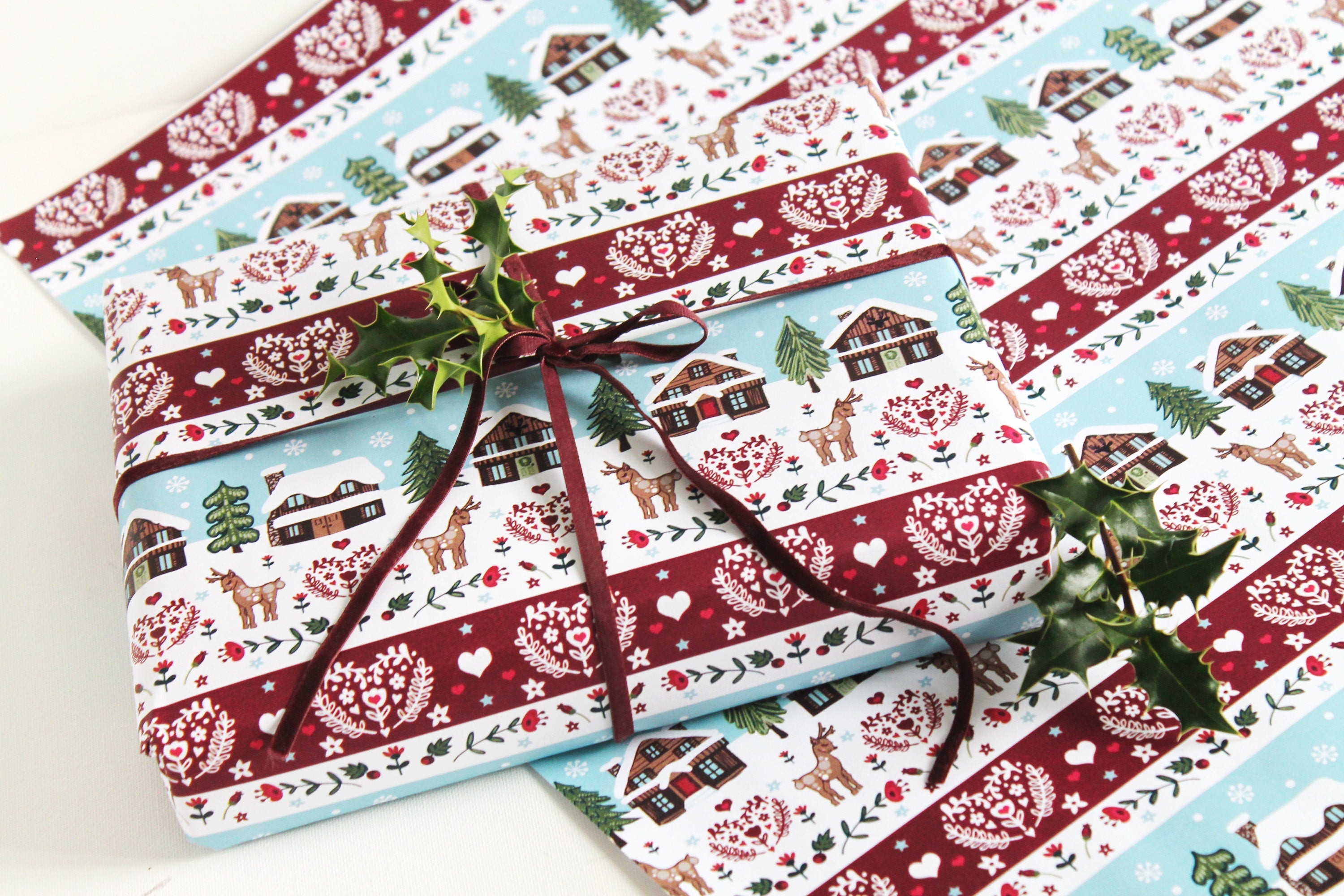Lodges In The Snow Christmas Wrapping Paper pack of 2 sheets with tags