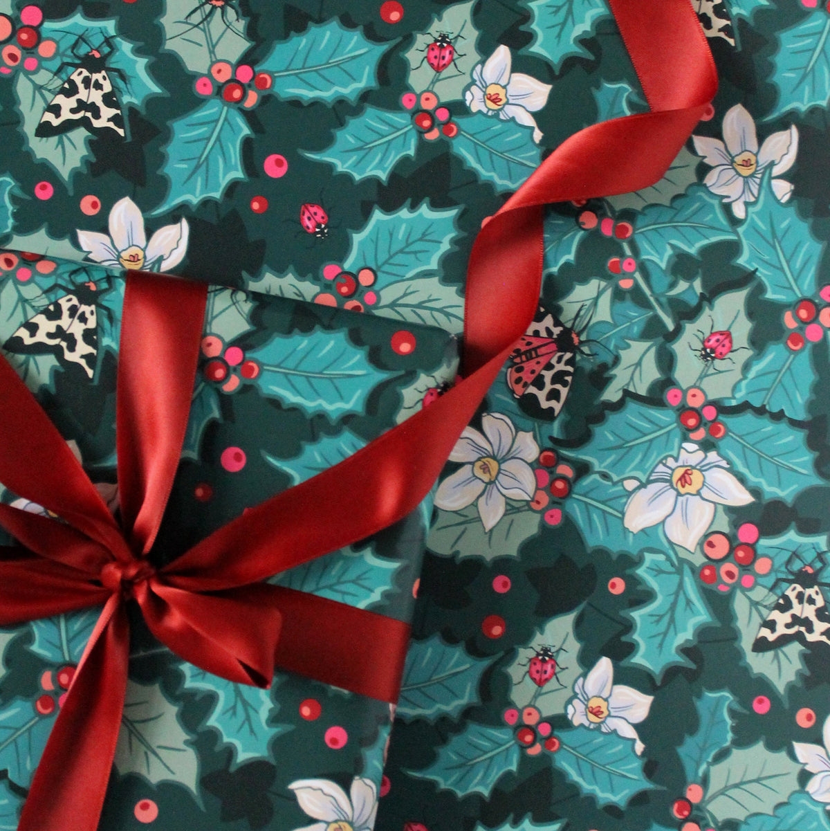 Holly Christmas Wrapping Paper pack of 2 Sheets with Tags